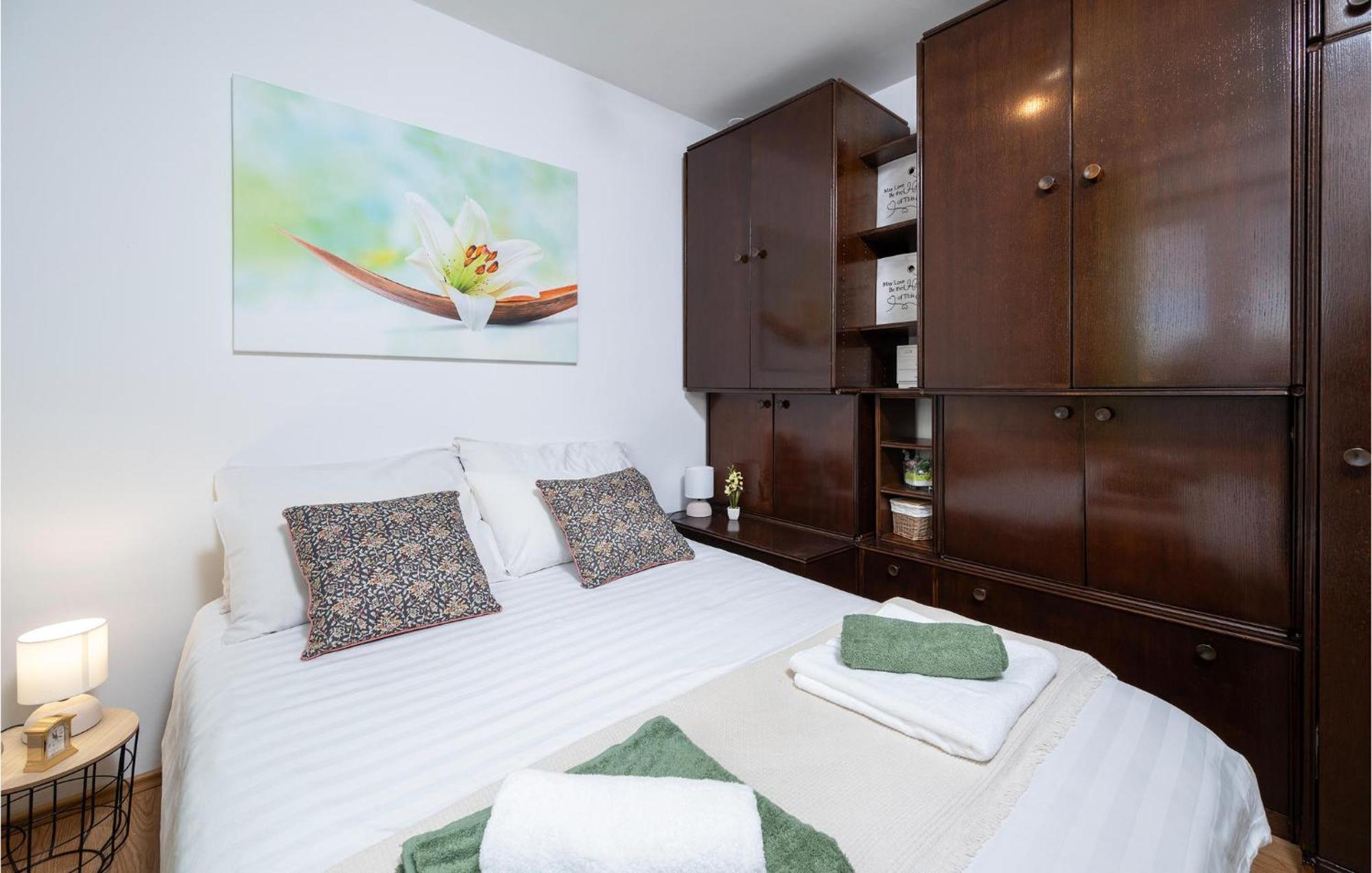 Apartma Beautiful In With Wi-fi Pula
